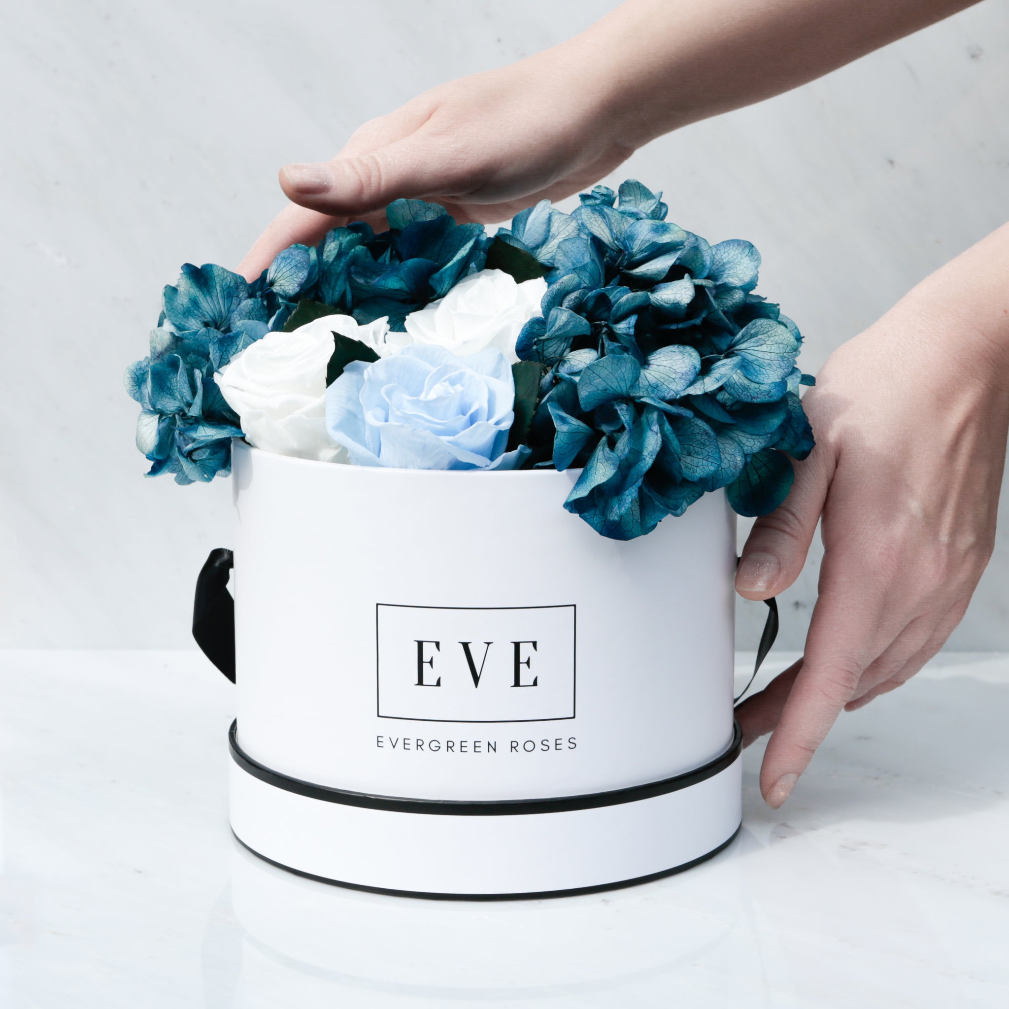 Delicate preserved roses in round box – cheerful pastel tones Seattle.