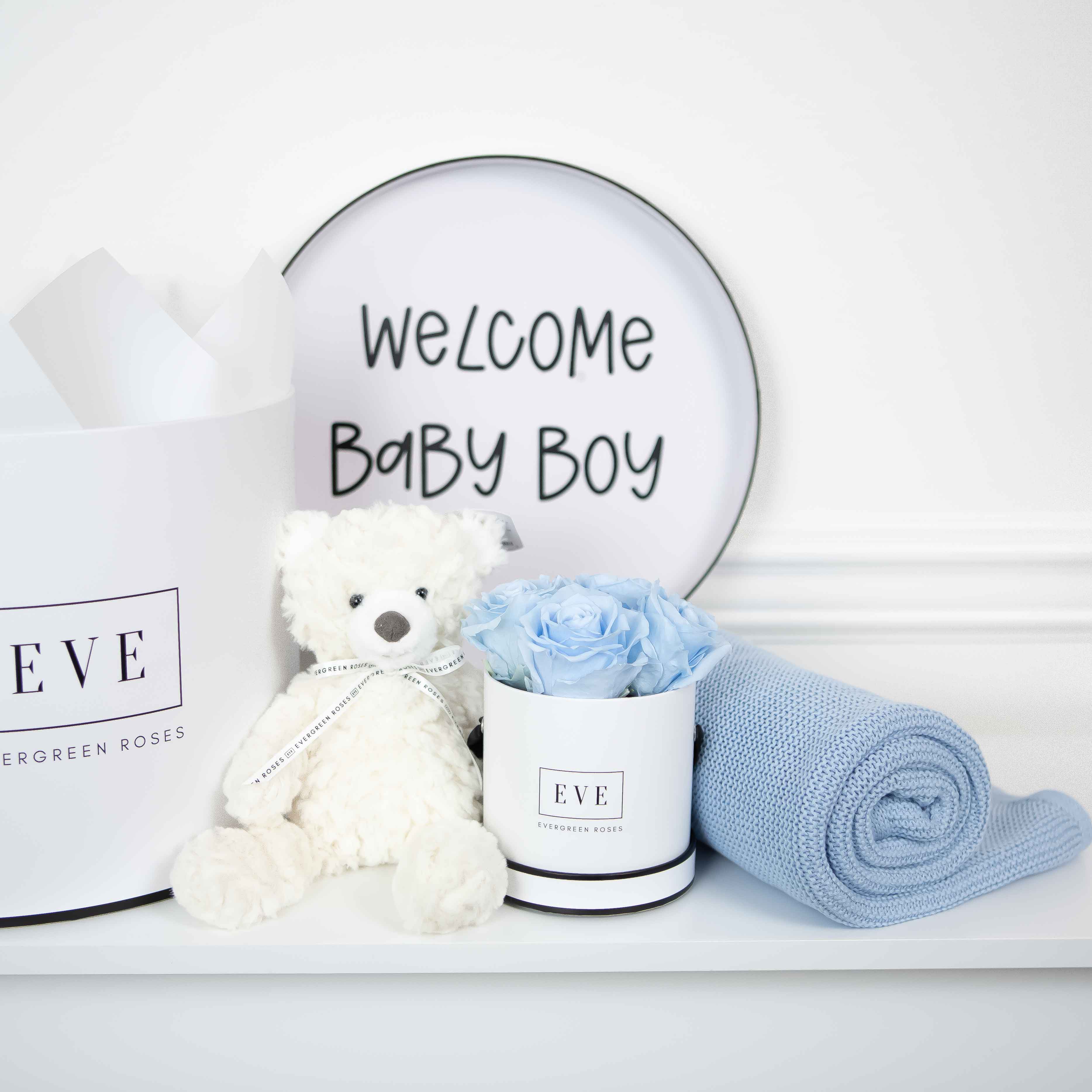 Preserved roses with accessories – luxury eco-friendly floral gift.